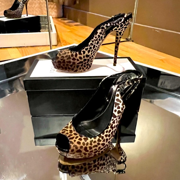 ✨AUTHENTIC✨Gucci leopard print pony haired Sofia platform sling back heels - Picture 3 of 9